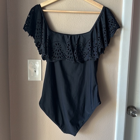 Eyelet Off-Shoulder Black One Piece Swimsuit - Picture 5 of 8